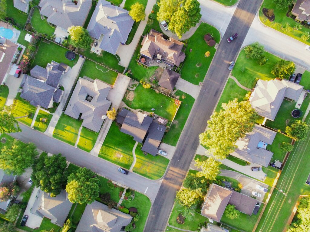 Aerial view of a neighborhood used to illustrate the importance of estate appraisal for multiple properties.